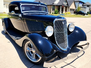 Right front 1933 Ford 3 Window Coupe