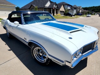 Right front 1970 Oldsmobile 442 Convertible